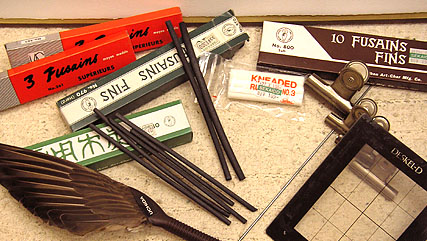 木炭デッサンで使用する道具類の紹介です