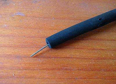 木炭の芯抜きが貫通した状態