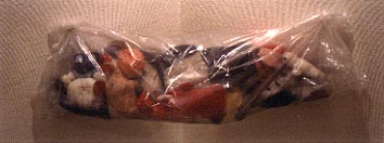 カズヒコカケガワ作品、ビニールで包まれたぬいぐるみ